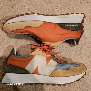 New Balance 327 WheatField Red Clay Mens Size 11 EUC Gum Sole Sneakers